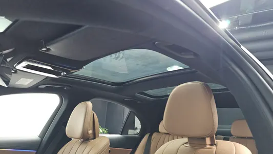 Mercedes-Benz E-Class W214 E300 4MATIC AMG Line 2025 33
