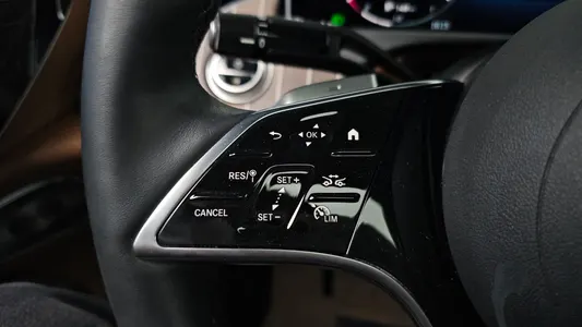 Mercedes-Benz E-Class W214 E300 4MATIC AMG Line 2025 27