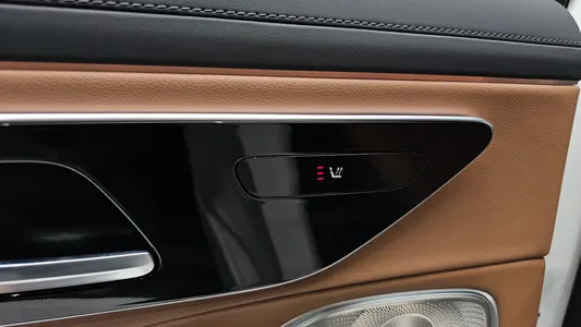 Mercedes-Benz E-Class W214 E300 4MATIC AMG Line 2025 28