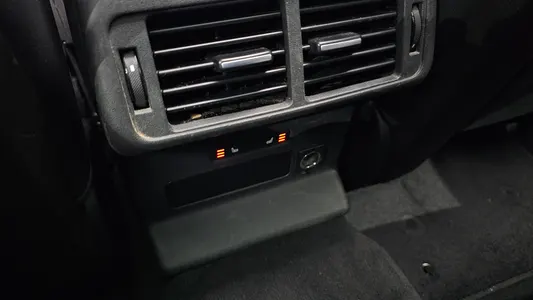 Land Rover 레인지로버 벨라 2.0 D240 R- SE 2017 31