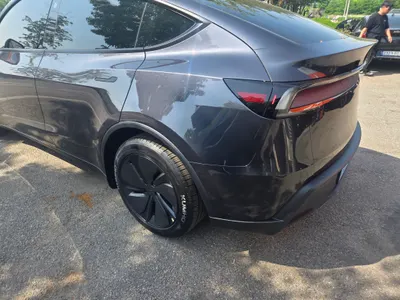 Tesla Y RWD 2026 7