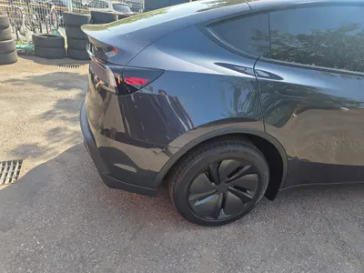 Tesla Y RWD 2026 12