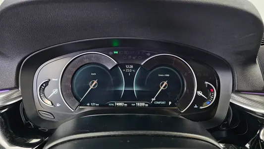 BMW 5 Series (G30) 520d M 2017 8