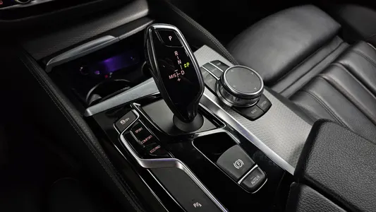 BMW 5 Series (G30) 520d M 2017 9