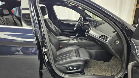 BMW 5 Series (G30) 520d M 2017 11