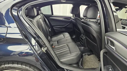 BMW 5 Series (G30) 520d M 2017 12
