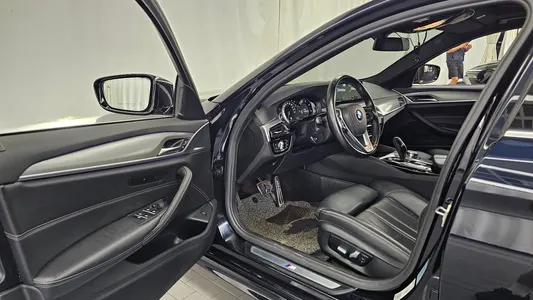 BMW 5 Series (G30) 520d M 2017 10
