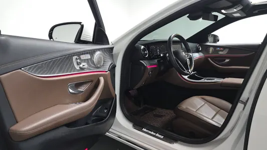 Mercedes-Benz E-Class W213 E350 4MATIC 2023 9