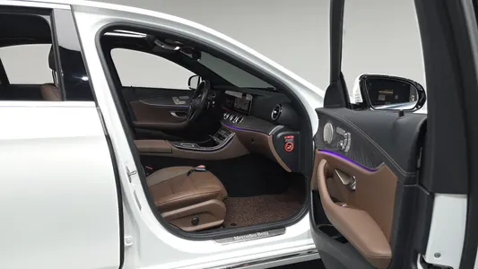 Mercedes-Benz E-Class W213 E350 4MATIC 2023 26
