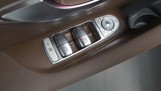 Mercedes-Benz E-Class W213 E350 4MATIC 2023 34