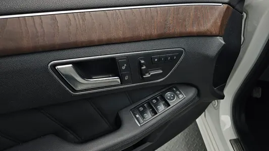 Mercedes-Benz E-Class W212 E300 2013 29
