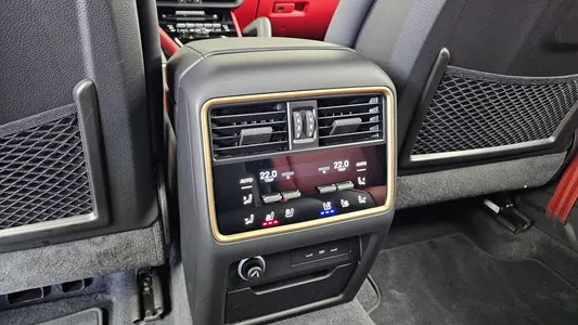 Porsche (PO536) 3.0 2024 31