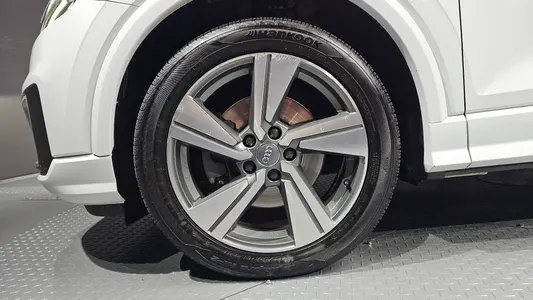 Audi Q2 35 TDI 2020 4