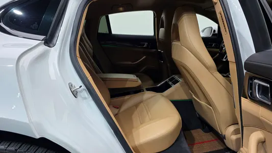 Porsche (971) 2.9 AWD E- 2018 12