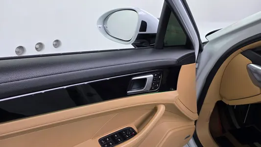 Porsche (971) 2.9 AWD E- 2018 27