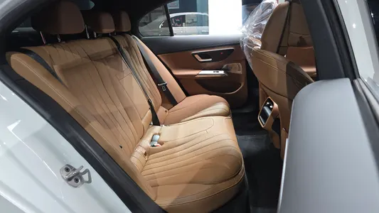 Mercedes-Benz E-Class W214 E300 4MATIC 2025 11