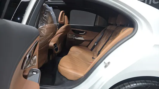 Mercedes-Benz E-Class W214 E300 4MATIC 2025 12