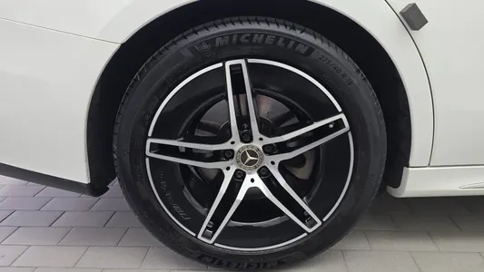 Mercedes-Benz E-Class W214 E300 4MATIC AMG Line 2024 5
