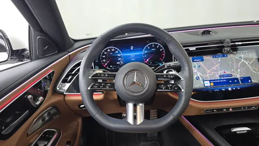 Mercedes-Benz E-Class W214 E300 4MATIC AMG Line 2024 13