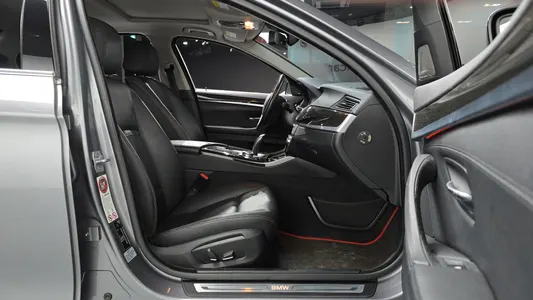 BMW 5 Series (F10) 520d 2013 26