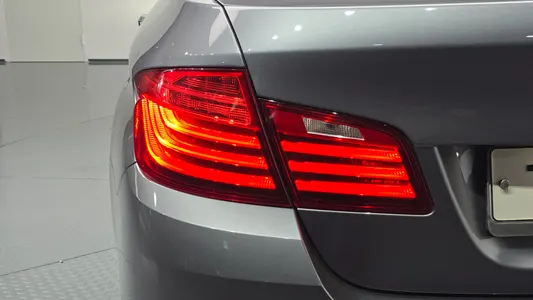 BMW 5 Series (F10) 520d 2013 23