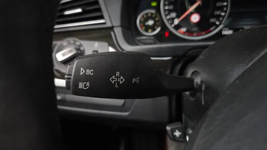 BMW 5 Series (F10) 520d 2013 29