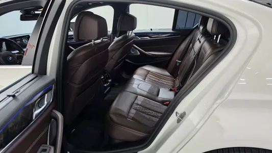 BMW 5 Series (G30) 540i xDrive M 2018 11