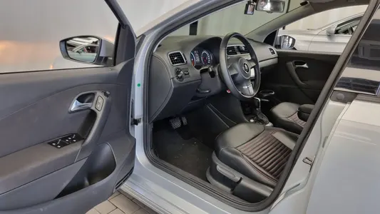 Volkswagen 폴로 1.6 TDI R-Line 2013 10