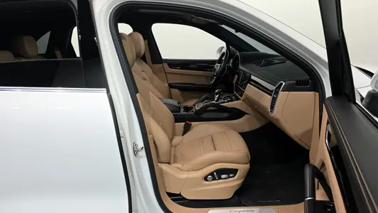 Porsche (PO536) 3.0 E- 2020 11