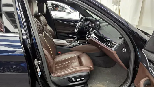 BMW 5 Series (G30) 523d M 2021 11