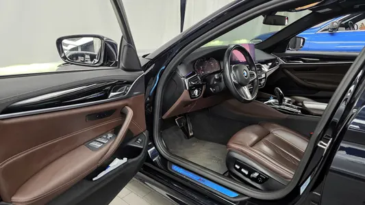 BMW 5 Series (G30) 523d M 2021 10