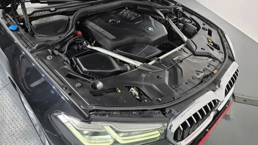 BMW 5 Series (G30) 520i 2022 6