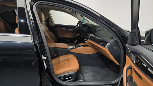 BMW 5 Series (G30) 520i 2022 11