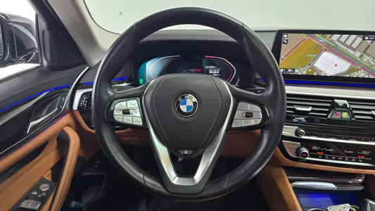 BMW 5 Series (G30) 520i 2022 13