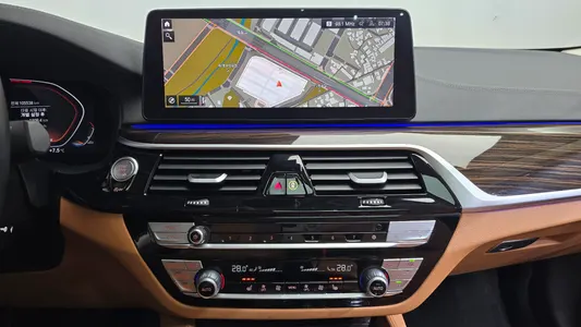 BMW 5 Series (G30) 520i 2022 14