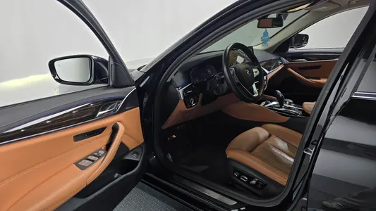 BMW 5 Series (G30) 520i 2022 10
