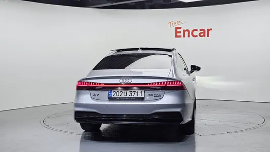 Audi A7 (4K) 55 TFSI 2022 4