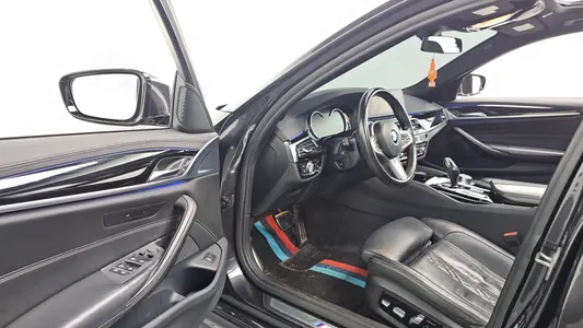 BMW 5 Series (G30) 520d M 2018 11