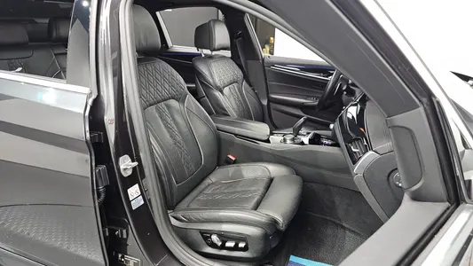 BMW 5 Series (G30) 520d M 2018 10