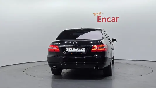 Mercedes-Benz E-Class W212 E300 2011 4