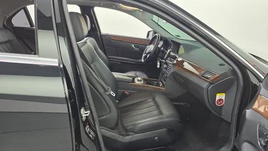 Mercedes-Benz E-Class W212 E300 2011 11