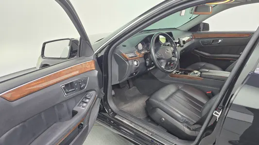 Mercedes-Benz E-Class W212 E300 2011 10