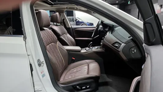 BMW 5 Series (G30) 520d 2020 10
