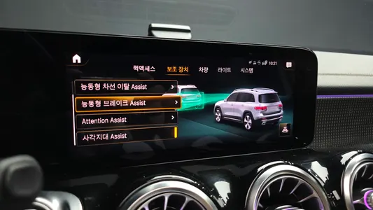 Mercedes-Benz GLB-Class X247 GLB220 2021 16