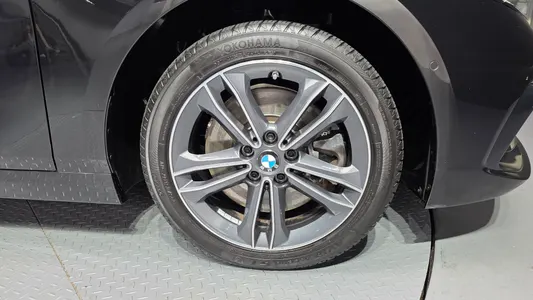 BMW 1 Series (F40) 120i 2022 5