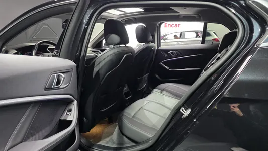 BMW 1 Series (F40) 120i 2022 12