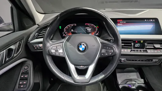 BMW 1 Series (F40) 120i 2022 13