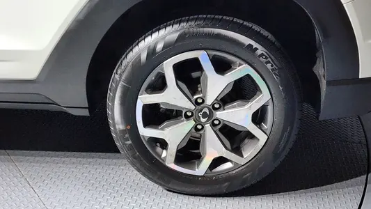 KG Mobility 토레스 1.5 2WD 2023 5