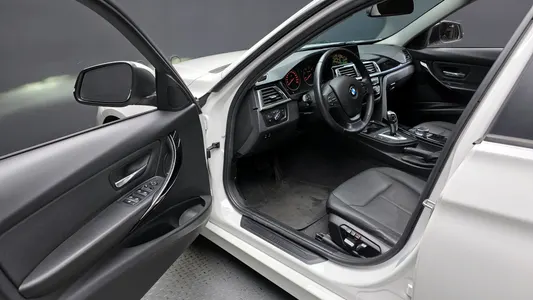 BMW 3 Series (F30) 320d 2018 11