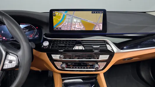 BMW 5 Series (G30) 520i 2021 19